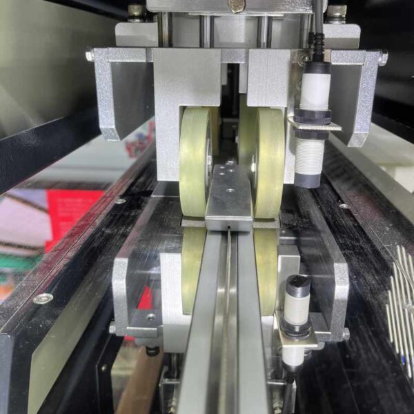Veneer Splicer LS1800 China Woodworking Machine Manufacturer - Image 3